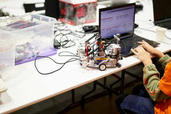 Créer un logiciel : 5 étapes essentielles pour réussir